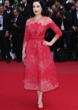 Shoes with a round toe to a dress with a half-skirt skirt