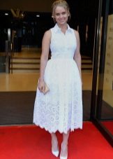 White pumps for a dress with a half-skirt