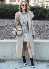 Accessories and outerwear for a shift dress