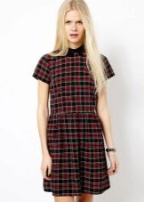 Short dress in red and black plaid (tartan) with a black collar