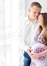 A simple dress for pregnant women