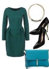 Dress-case and accessories for it for women with a figure Pear