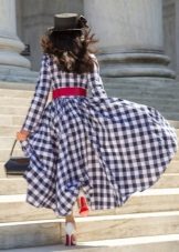 Accessories and decorations for a plaid dress