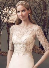 Wedding hairstyle combined with a diadem to the dress