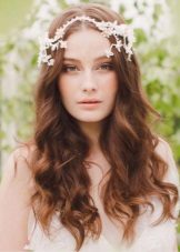 Wedding hairstyle combined with hair decoration