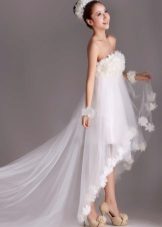Short high-waisted wedding dress with train