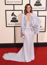 Dress with a deep neckline closed