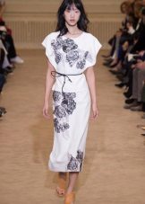 Summer dress with a short loose sleeve