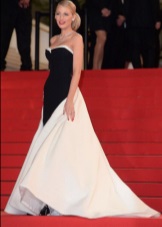 Μακρύ φόρεμα με δύο μπομπονιέρες με τραίνο