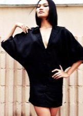 Kurzes Satin Fledermauskleid