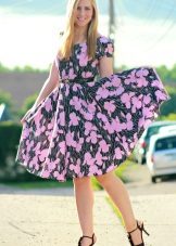Floral print on a dress with a skirt for the full sun