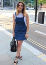 Sandaler til en kjole sundress