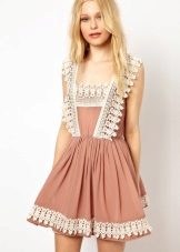 Beige blonder kjole sundress
