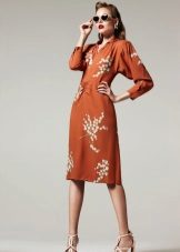 Dress in the style of the 40s with a sleeve
