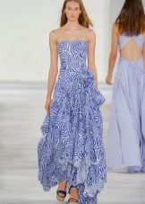 The fitted dress is summer to the floor