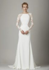 The fitted wedding dress with lace