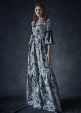 Fitted dress with short sleeves