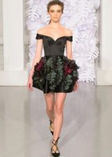 Short fitted dress with a full skirt