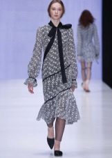 Slim fit dress with flared sleeve