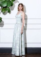 Fitted dress flared to the floor