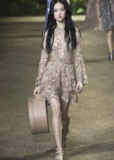 Fitted dress short lace