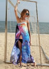 Sarong and glasses to it