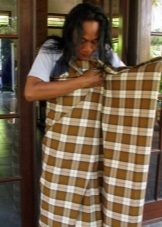 Sarong in Burma - a way to tie