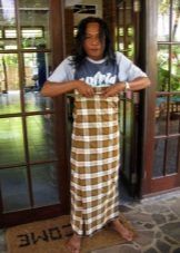 Sarong as a skirt - a way to tie in Burma