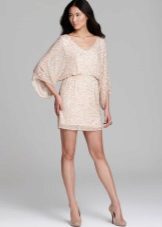 แต่งกายด้วยเสื้อแขนค้างคาวฤดูร้อน