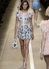 sandàlies per a un vestit curt d’estiu