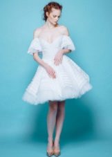 Sabates per a un vestit curt i esponjós