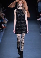 Pakaian ketat hitam dan putih untuk pakaian hitam