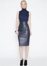 How to wear a leather pencil skirt