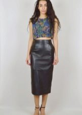 How to wear a black leather pencil skirt