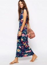 Robe longue à la mode dans la saison printemps-été 2016 avec imprimé floral