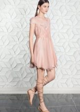 Pakaian beige dan gladiator