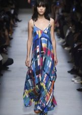 Kengät tarkistuspukuun lattialla