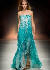 Gold shoes for a green dress