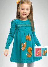 Knitted dress for the girl in kindergarten