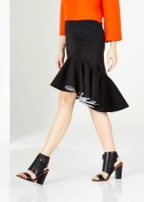 skirt with a flounce in combination with sandals