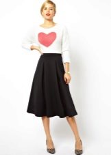 Mid-rise high-waisted skirt