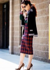 Long plaid pencil skirt - a casual look
