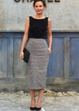 Long high-waisted pencil skirt in wool and elastane