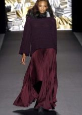maroon pleated floor skirt