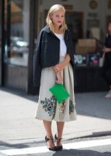 Accesories for a long skirt for girls with a figure like Pear