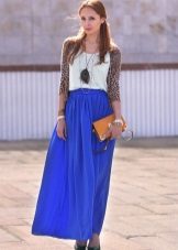 Accessories and jewelry for a long skirt for girls with a figure like Pear