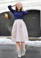 Conical bell skirt