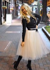 A fluffy skirt combined with a leather jacket