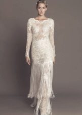 Weißes Kleid mit Fransen