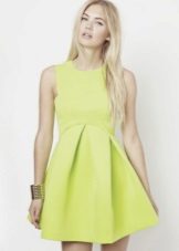 Short high-waisted light green dress